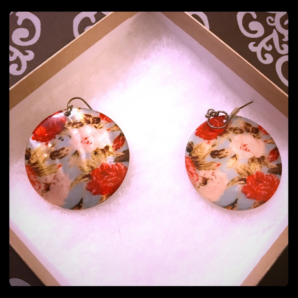 BEAUTIFUL ROUND EARRINGS W/ ROSE PRINT